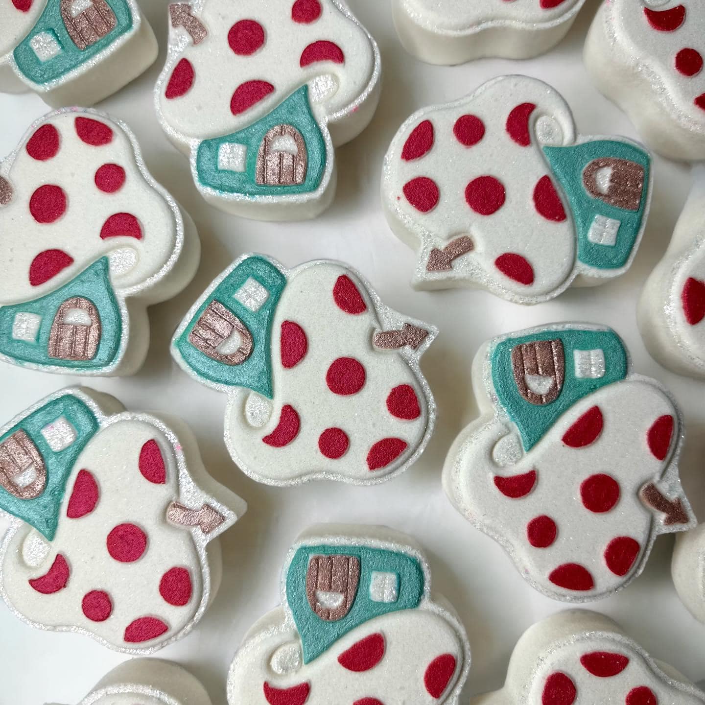 Mushroom House Bath Bomb w/Embeds